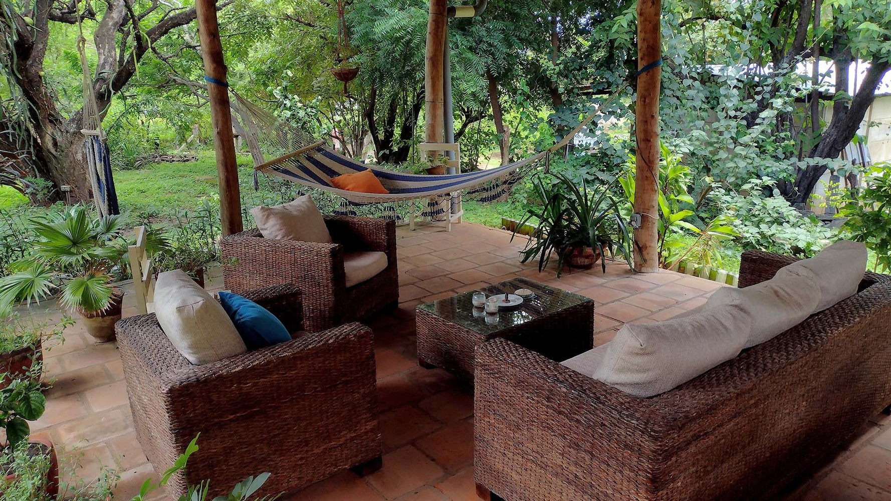 South Room with queen bed and private en-suite bathroom at Casa Todo Bueno